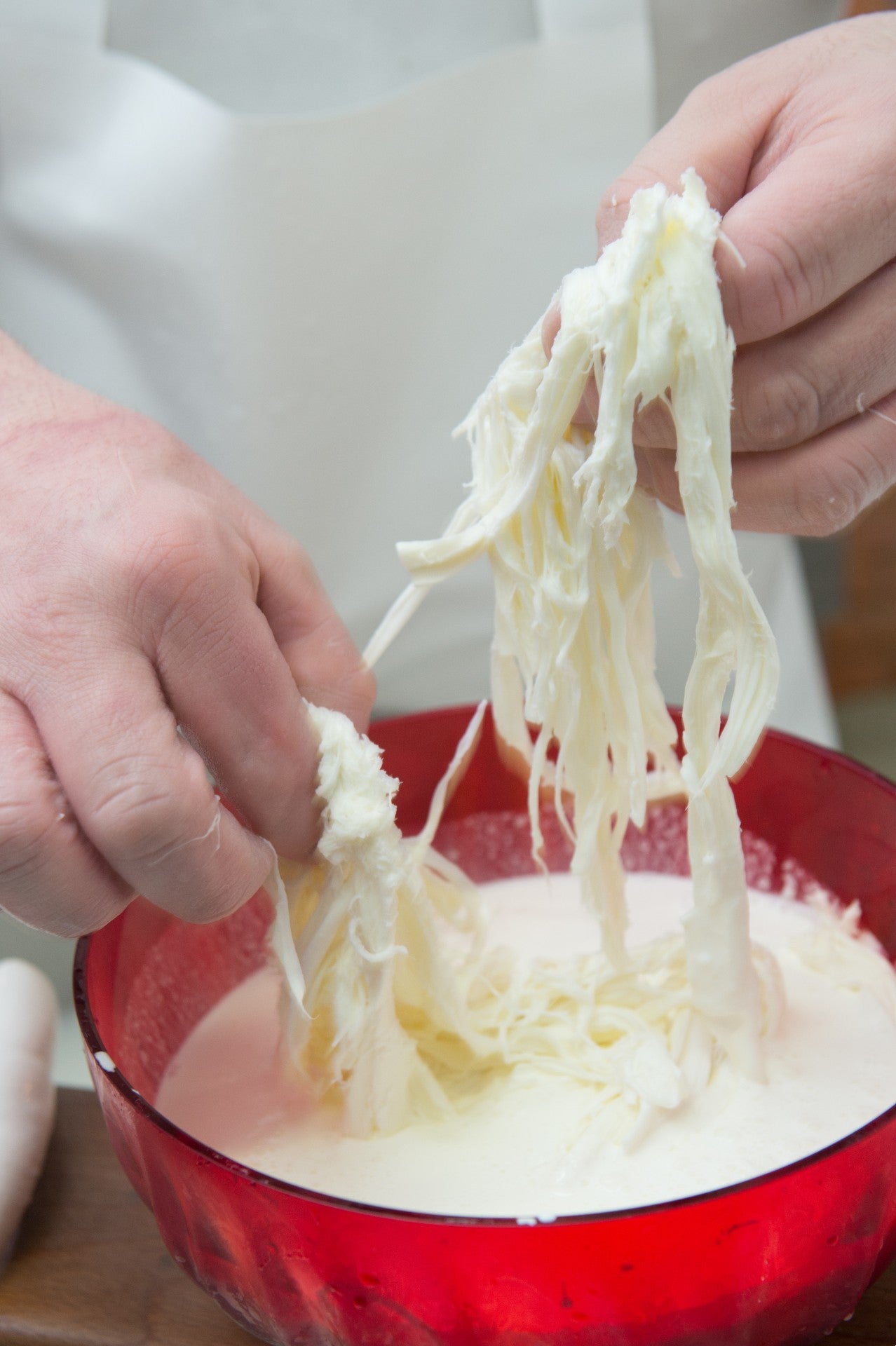 stracciatella-cheese-how-is-made