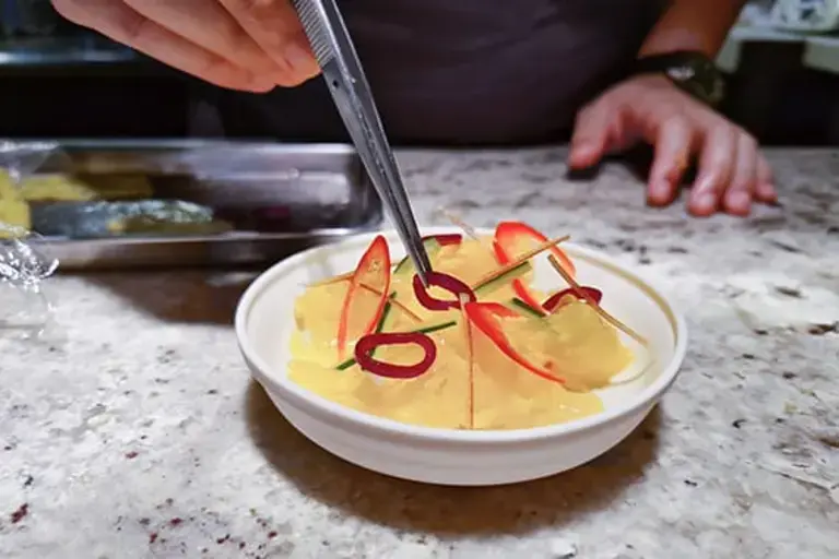 plating salad