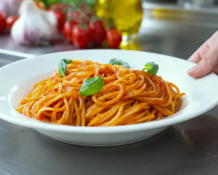 Bowl of spaghetti al pomodoro.